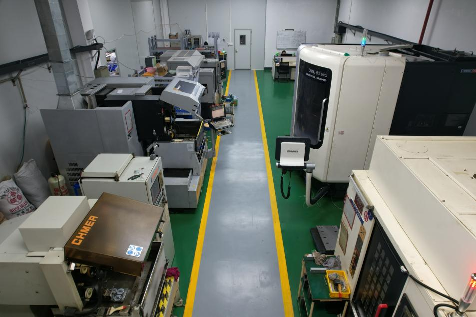 CNC 精加工车间